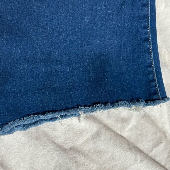 I.N.C. INTERNATIONAL CONCEPTS
Women's Pull-On Flare-Leg Jeans, cut-offs - Picture 4 of 7